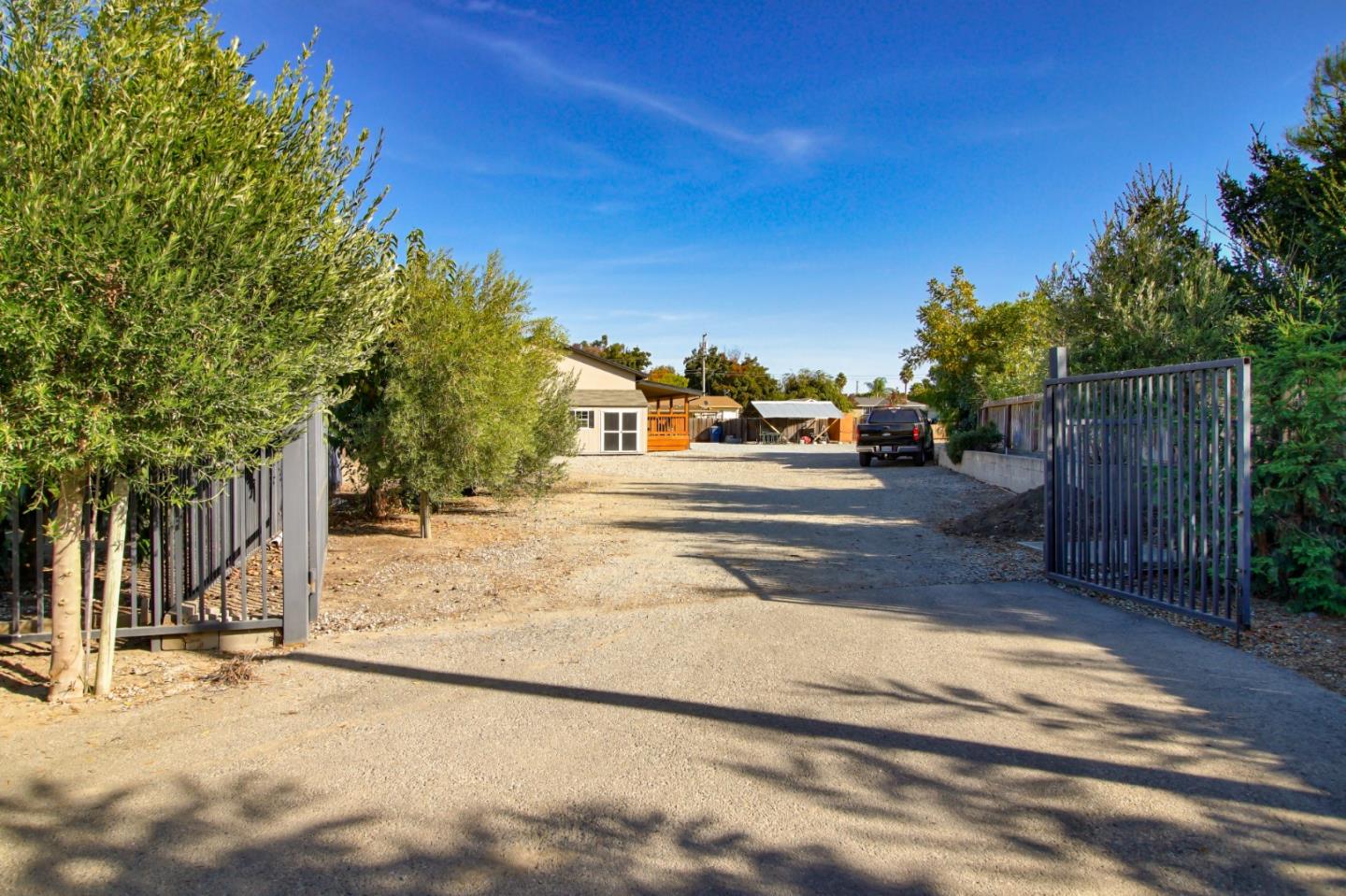 1381 Santa Ana Road Hollister, CA 95023 - Photo 4 of 48 Gallery Image 4