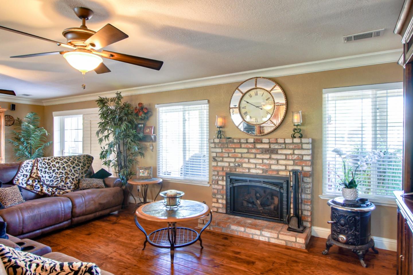 1381 Santa Ana Road Hollister, CA 95023 - Photo 5 of 48 Gallery Image 5