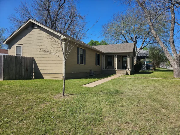 $1,600 | 503 West 12th Street, Taylor, TX 76574
