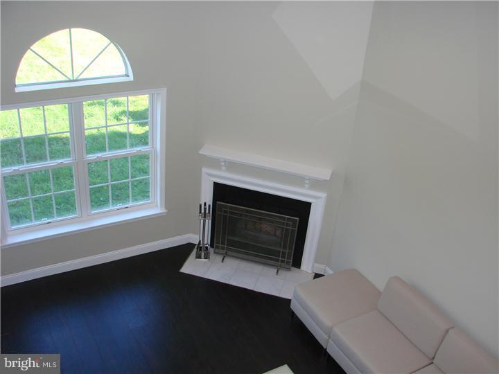 125 North Park Road Newtown, PA 18940 - Photo 4 of 24 Living Room