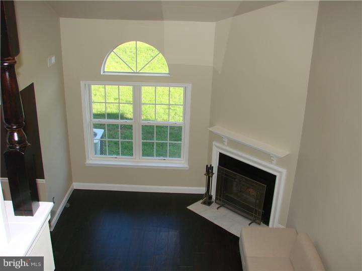 125 North Park Road Newtown, PA 18940 - Photo 5 of 24 Living Room
