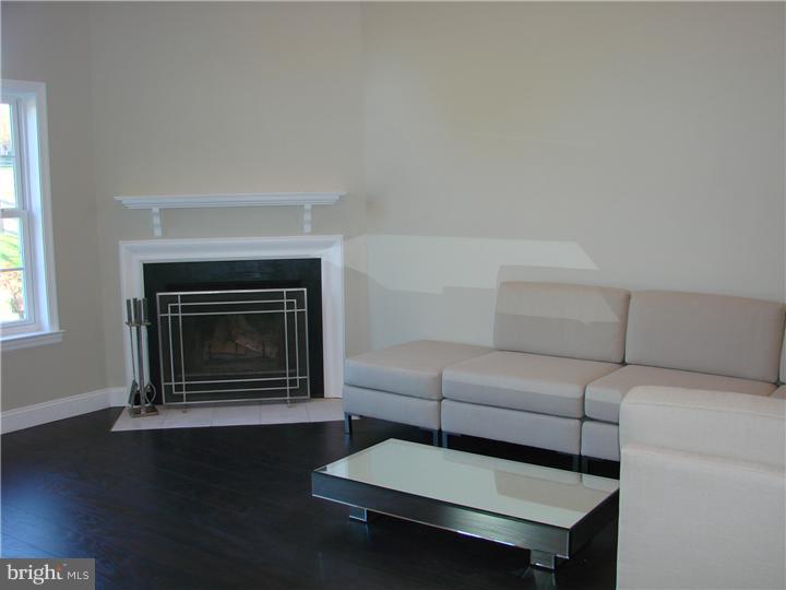 125 North Park Road Newtown, PA 18940 - Photo 6 of 24 Living Room