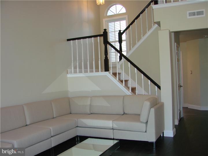 125 North Park Road Newtown, PA 18940 - Photo 7 of 24 Living Room