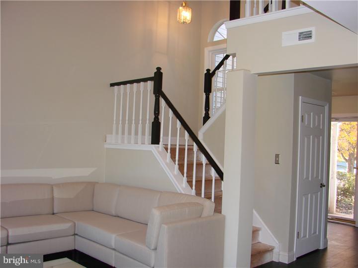125 North Park Road Newtown, PA 18940 - Photo 9 of 24 Foyer