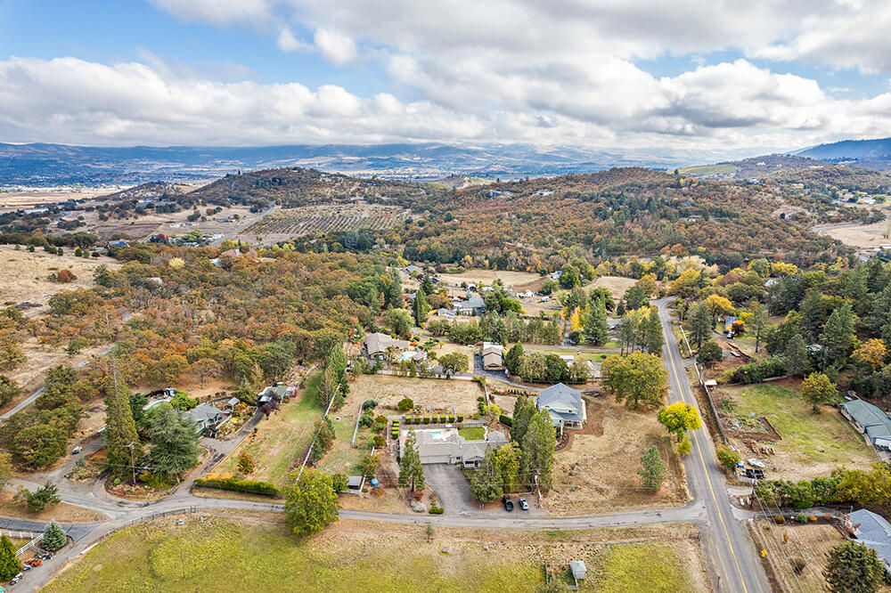 6554 Pioneer Road Medford, OR 97501 - Photo 49 of 50 Facing east