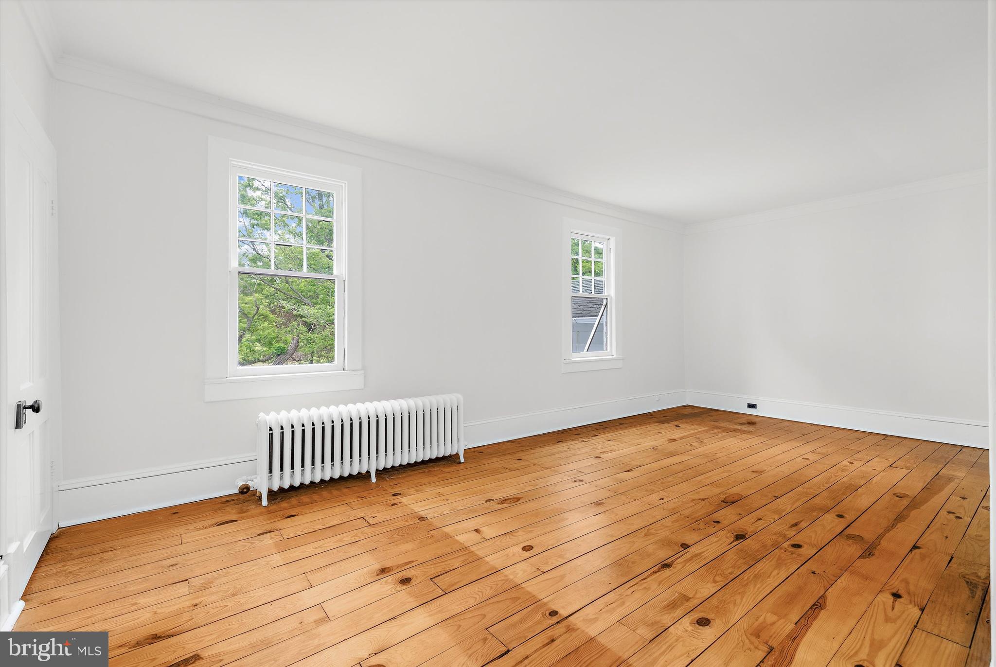 500 Nesbit Road Queenstown, MD 21658 - Photo 36 of 53 an empty room with wooden floor and windows