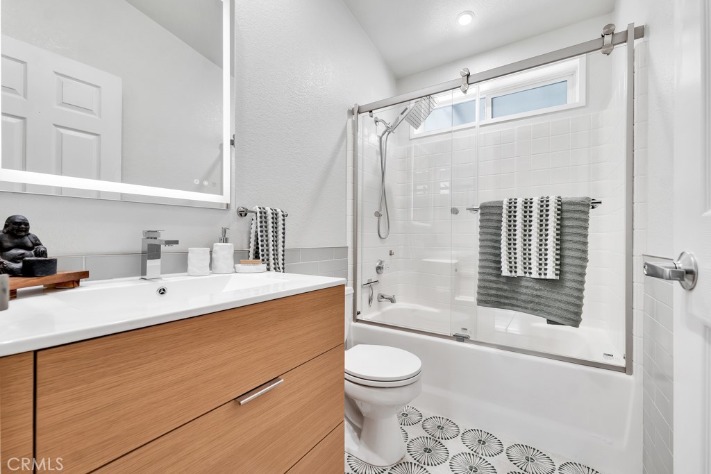 171 Comanche Topanga, CA 90290 - Photo 7 of 54 a bathroom with a sink mirror toilet and bathtub