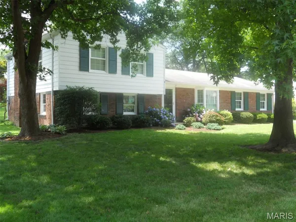 $2,275 | 329 Nantucket Drive, Ballwin, MO 63011