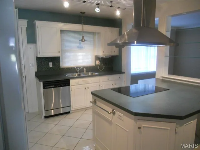 $2,275 | 329 Nantucket Drive, Ballwin, MO 63011