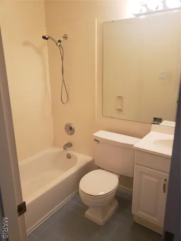 $2,275 | 329 Nantucket Drive, Ballwin, MO 63011