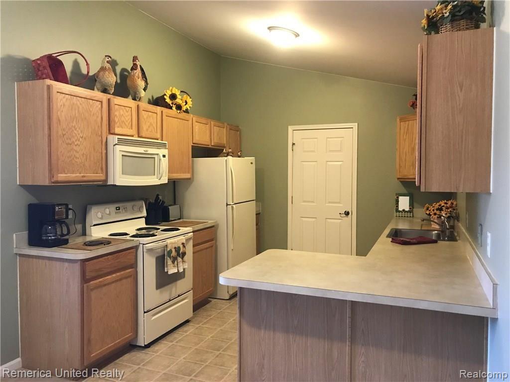 1109 Rial Lake Drive, Unit 47 Howell, MI 48843 - Photo 12 of 33 Kitchen #2