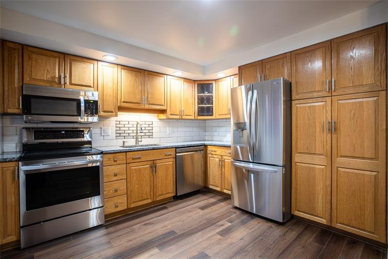 98 Fairfax Road Pittsburgh, PA 15221 - Photo 7 of 22 Gallery Image 7