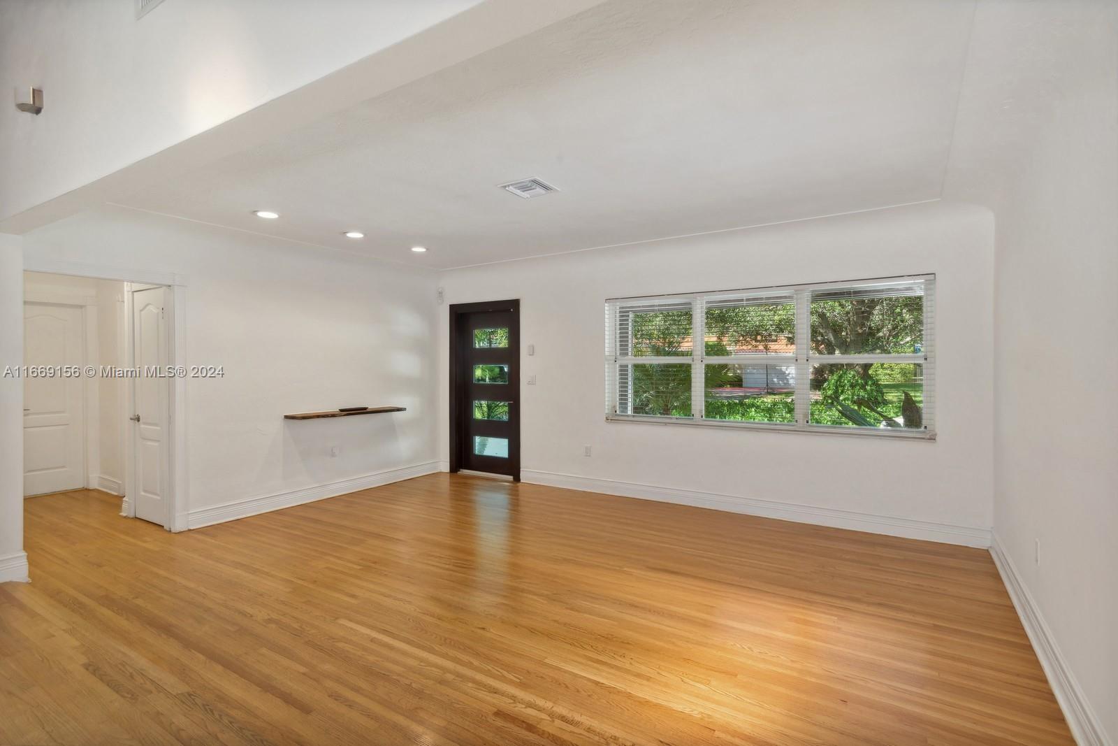 4103 Anderson Road Coral Gables, FL 33146 - Photo 5 of 26 Gallery Image 5