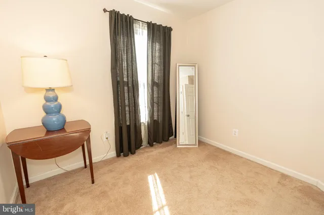 a view of livingroom with furniture