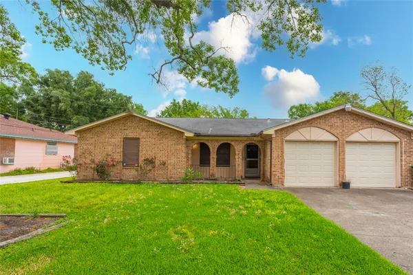 $1,935 | 2921 Chicago Street, Houston, TX 77017