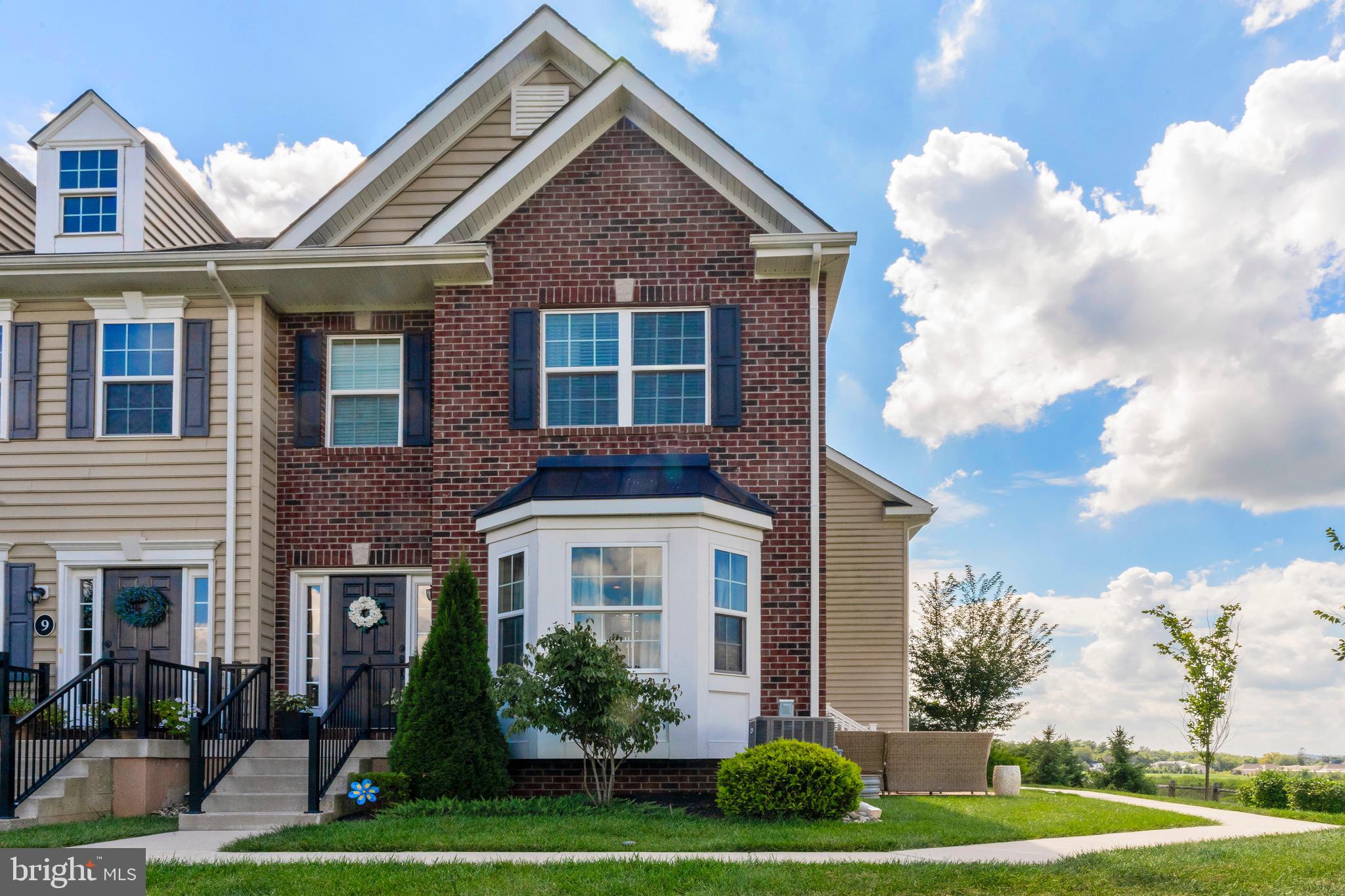 Front of End Unit Townhome