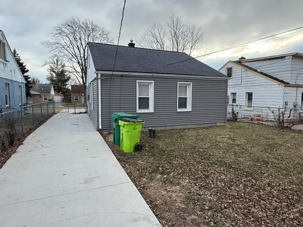 $152,500 | 22765 Rosalind Avenue, Eastpointe, MI 48021