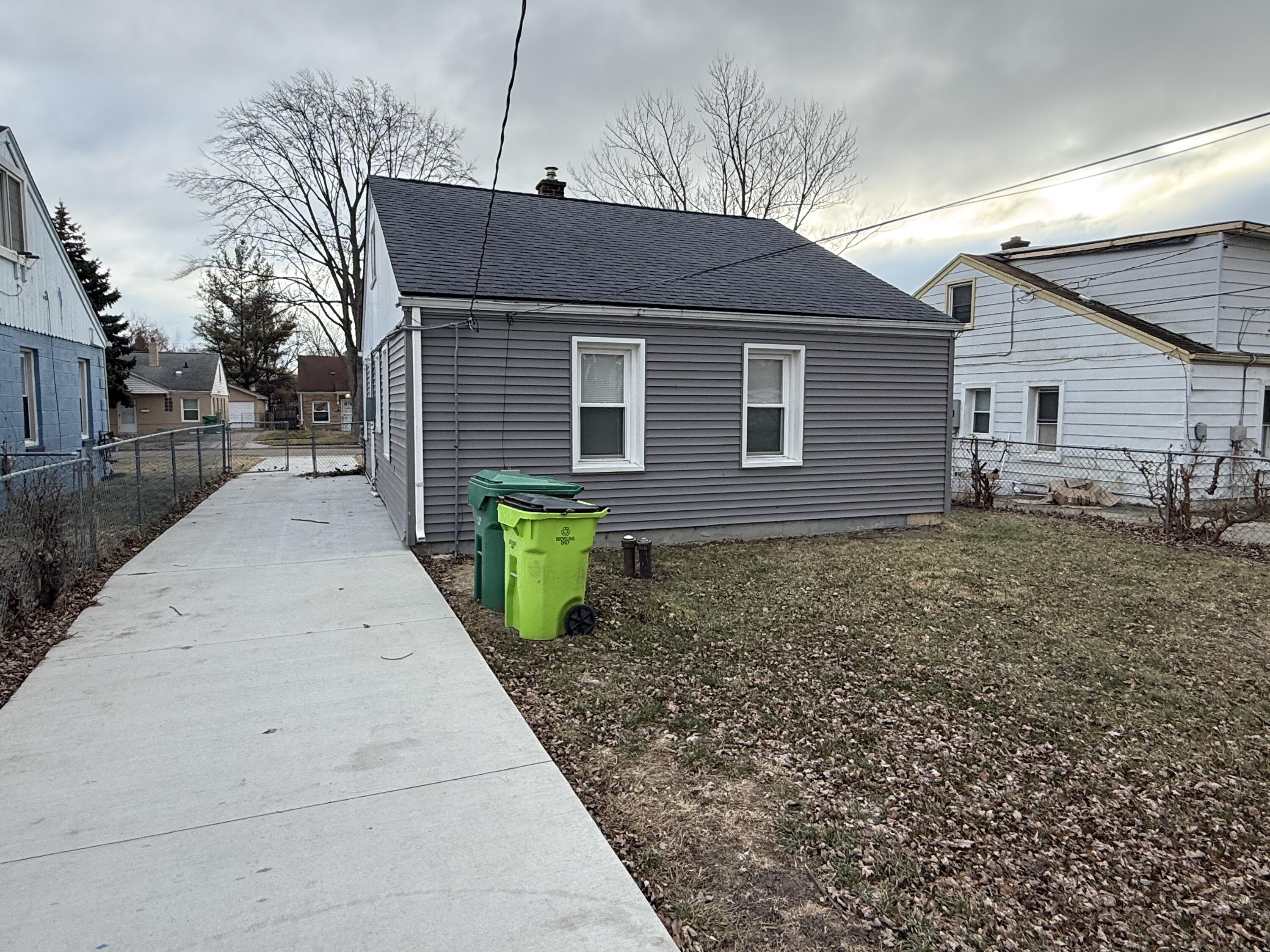 22765 Rosalind Avenue Eastpointe, MI 48021 - Photo 2 of 15 IMG_1445