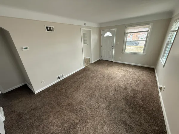 $152,500 | 22765 Rosalind Avenue, Eastpointe, MI 48021