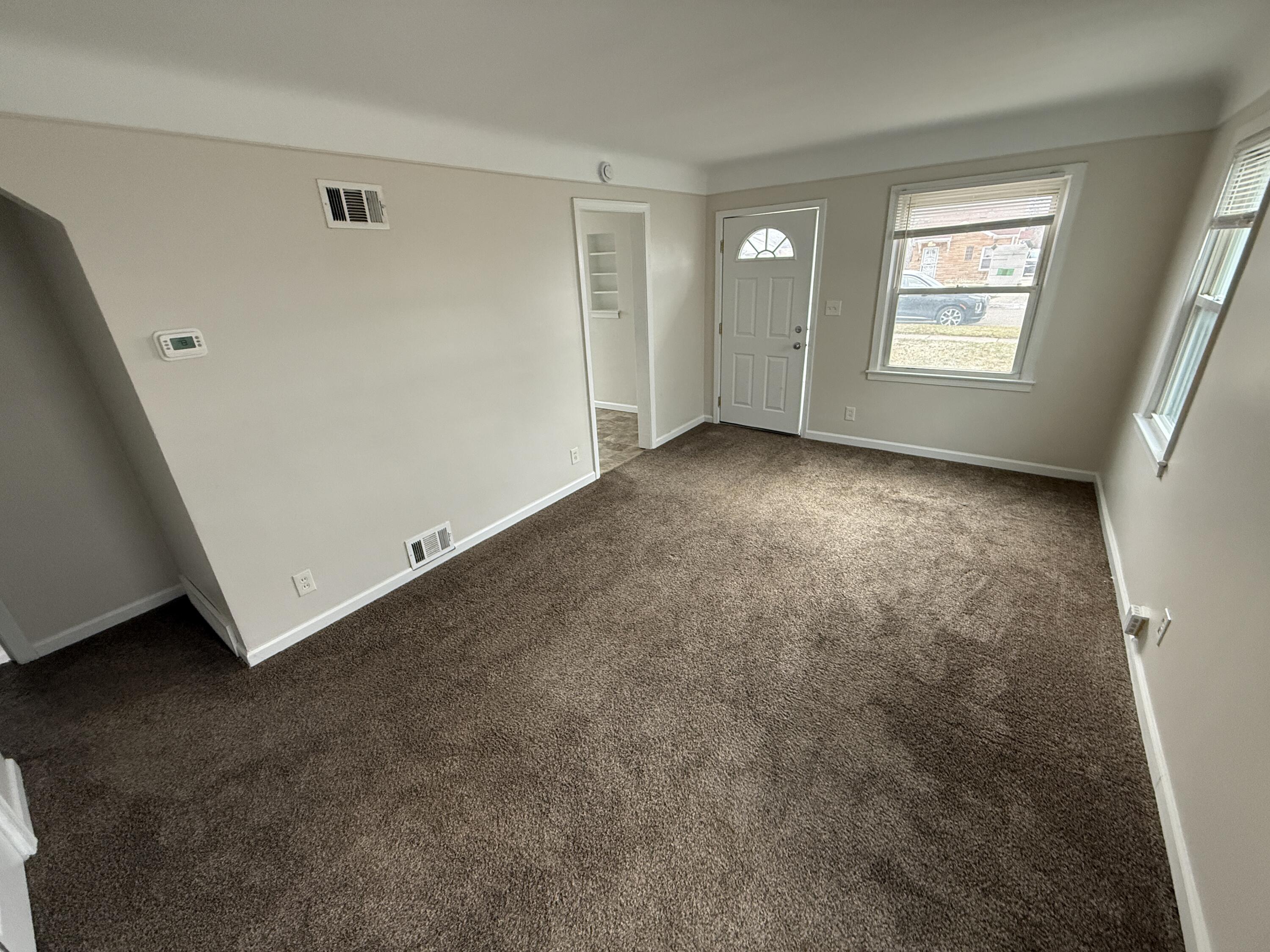 22765 Rosalind Avenue Eastpointe, MI 48021 - Photo 5 of 15 IMG_1451