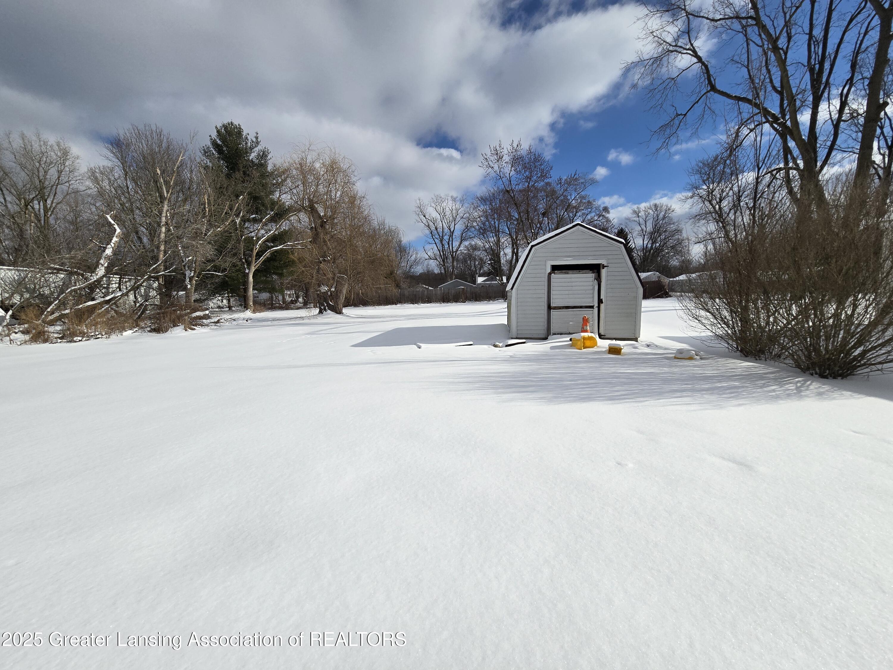 4805 Hughes Road Lansing, MI 48910 - Photo 6 of 19 20250124_122355