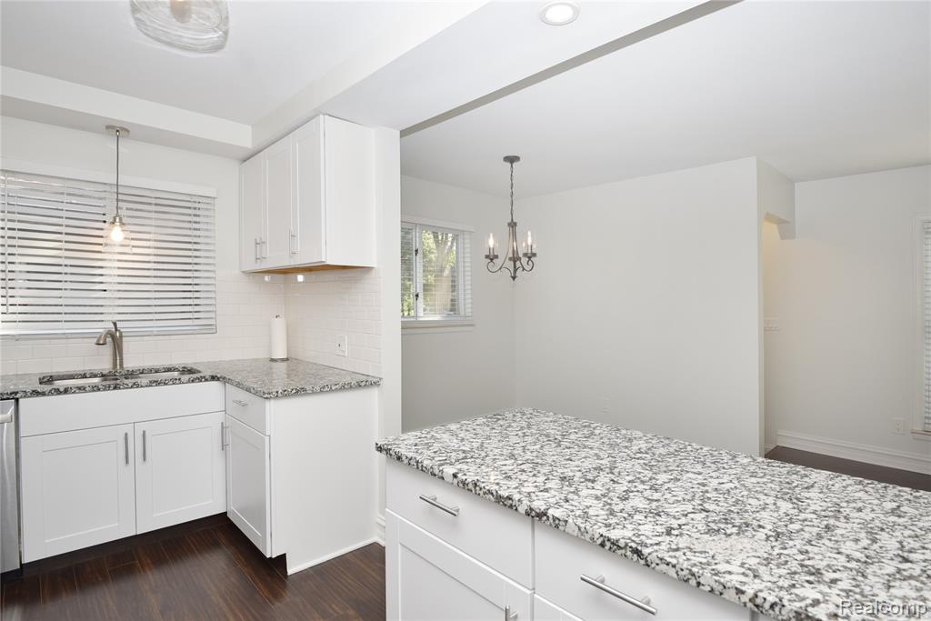 2261 Dunstable Road Birmingham, MI 48009 - Photo 13 of 39