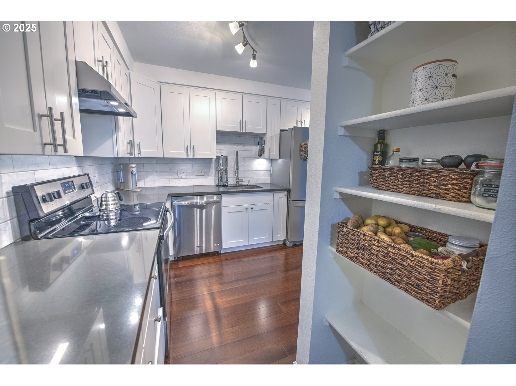 5109 Southwest Oleson Road Portland, OR 97225 - Photo 20 of 39 Gallery Image 20