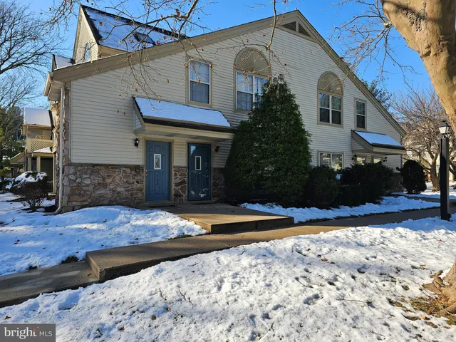 $305,000 | 401 Foxcroft Circle, Unit CONDO 401, Royersford, PA 19468