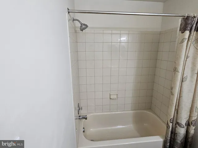 $305,000 | 401 Foxcroft Circle, Unit CONDO 401, Royersford, PA 19468