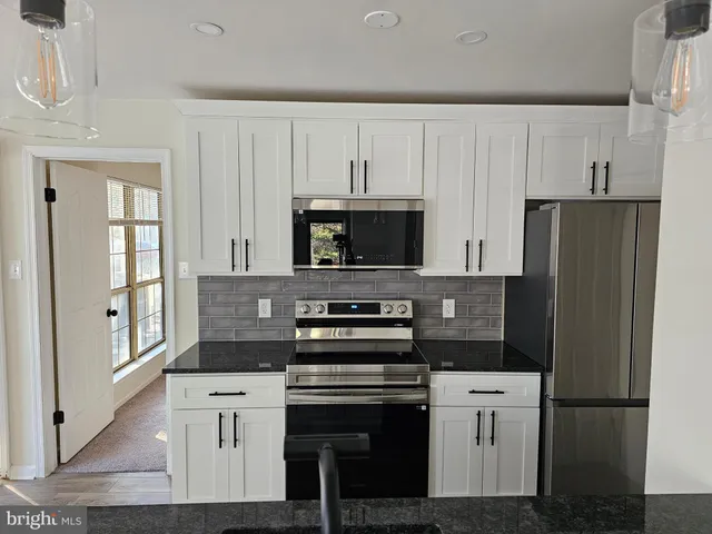 $305,000 | 401 Foxcroft Circle, Unit CONDO 401, Royersford, PA 19468