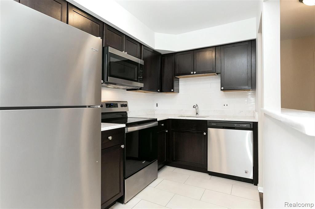 3314 Greenfield Road, Unit 10 Royal Oak, MI 48073 - Photo 7 of 17