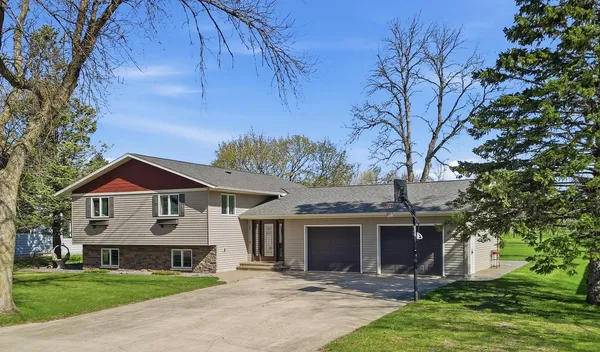 $385,000 | 225 10th Street Southeast, Wells, MN 56097