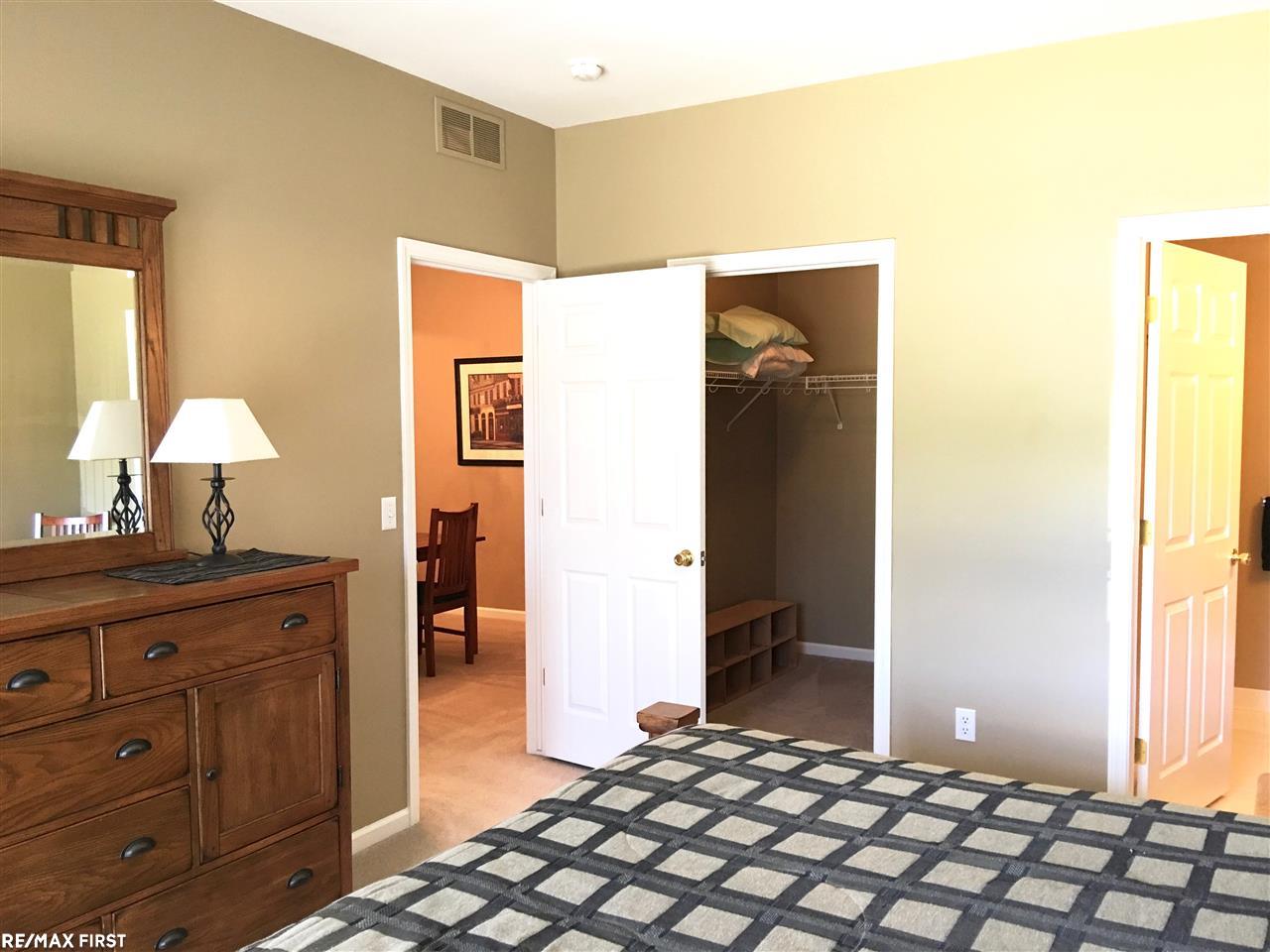 45739 Heather Ridge Drive Macomb, MI 48044 - Photo 13 of 23 31302745-12.JPG