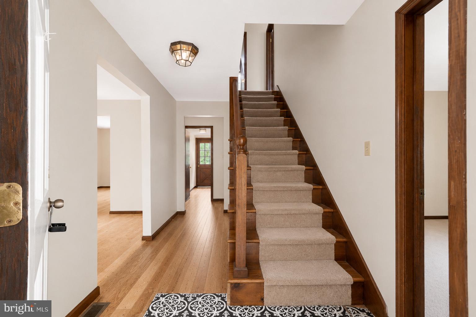 3032 Rte 9 South Rio Grande, NJ 08242 - Photo 12 of 47 Inviting entryway with classic charm.