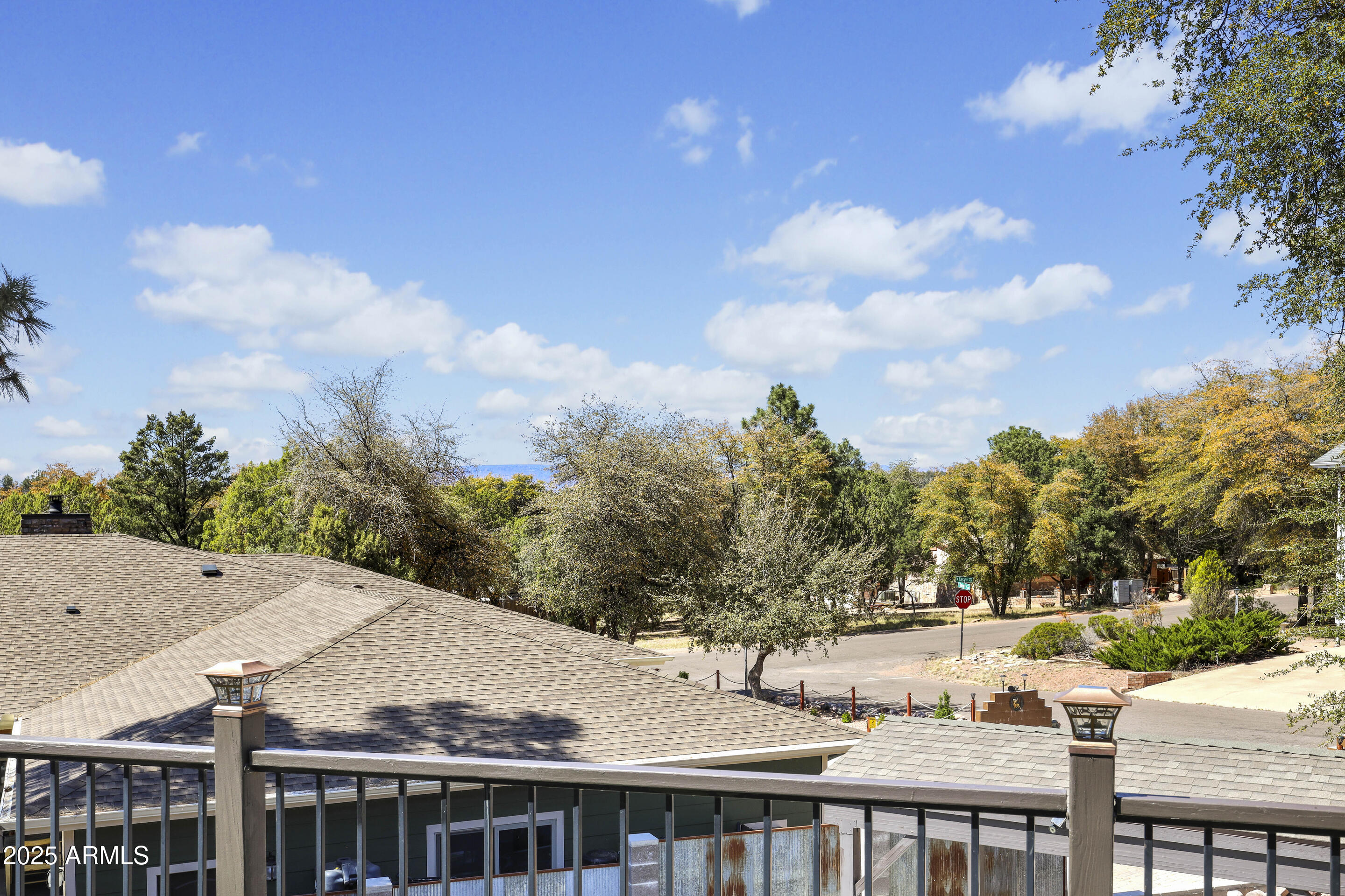 1418 North Sunset Drive Payson, AZ 85541 - Photo 28 of 48 a backyard of a house with table and chairs