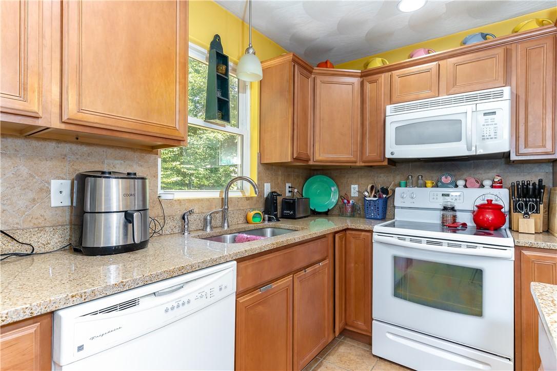 57 Hopkinton Hill Road Hopkinton, RI 02832 - Photo 7 of 31