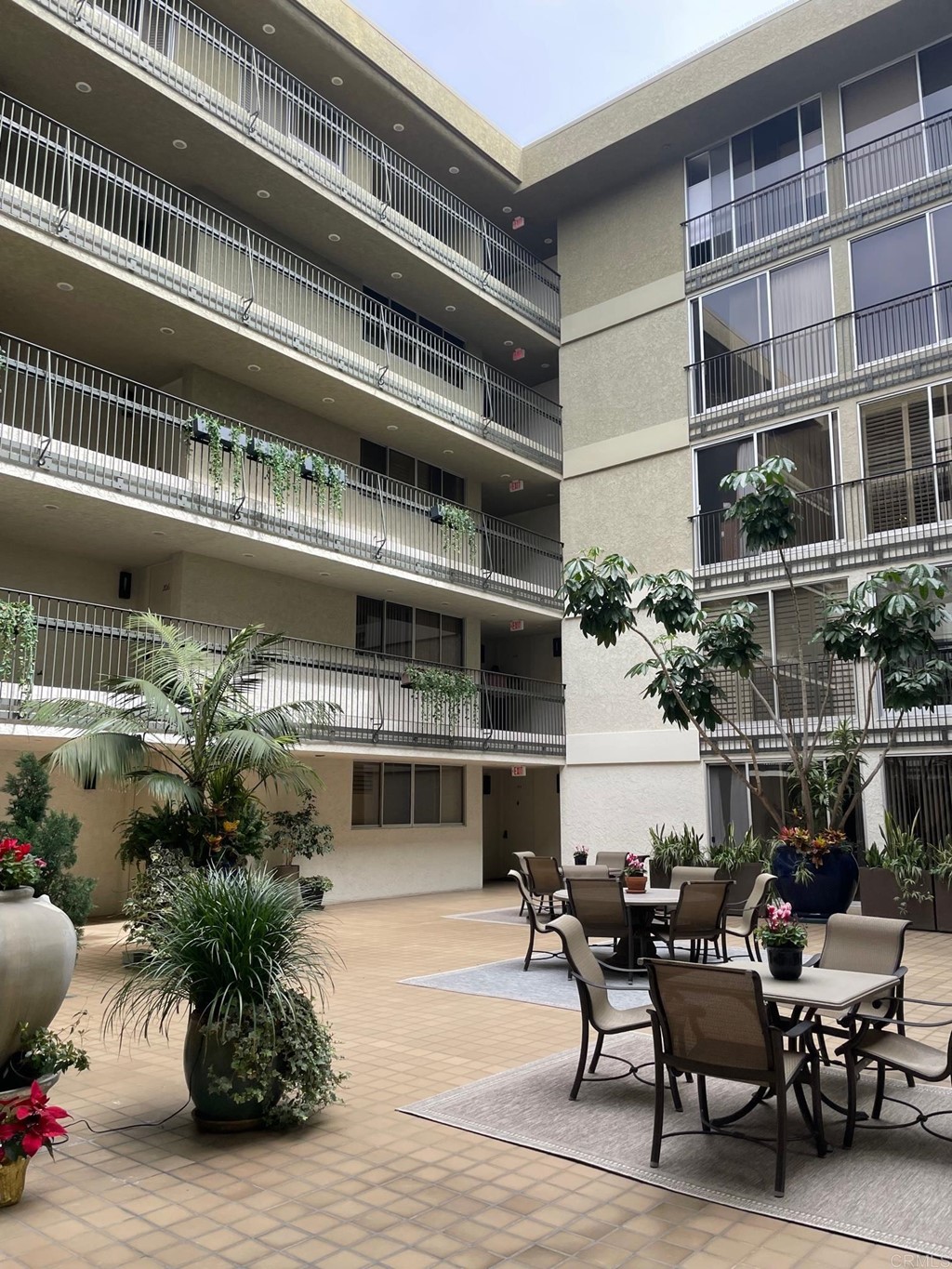 7811 Eads Avenue, Unit 307 La Jolla, CA 92037 - Photo 16 of 17 a living room with furniture