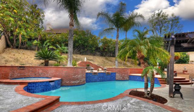 2700 Amber Circle Corona, CA 92882 - Photo 4 of 35