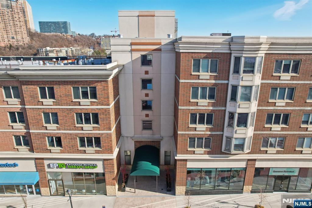 110 City Place Edgewater, NJ 07020 - Photo 35 of 44