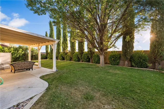 a view of a house with backyard and a backyard