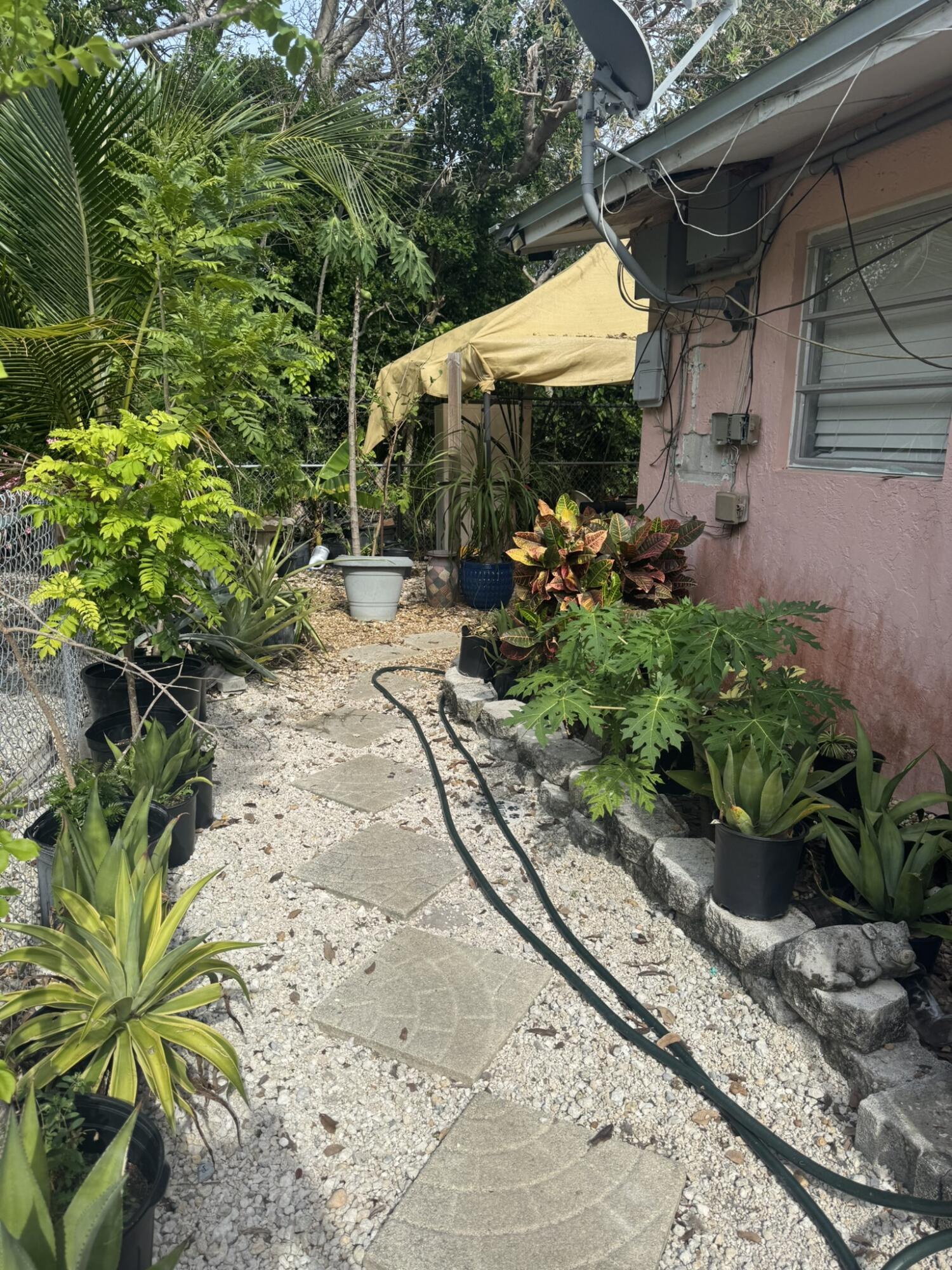 252 66th Street Marathon, FL 33050 - Photo 11 of 13 Walk way to back