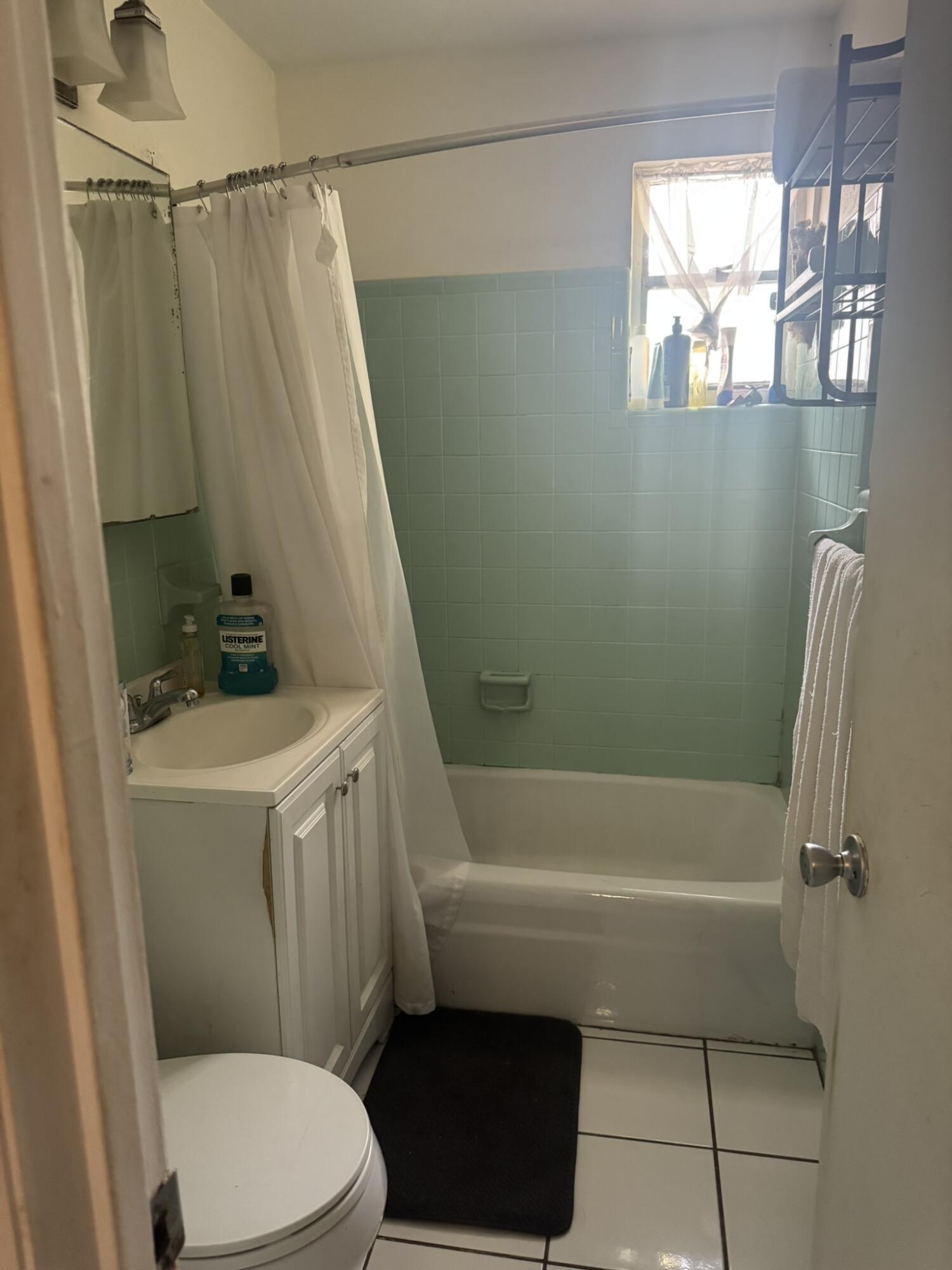 252 66th Street Marathon, FL 33050 - Photo 8 of 13 Bathroom