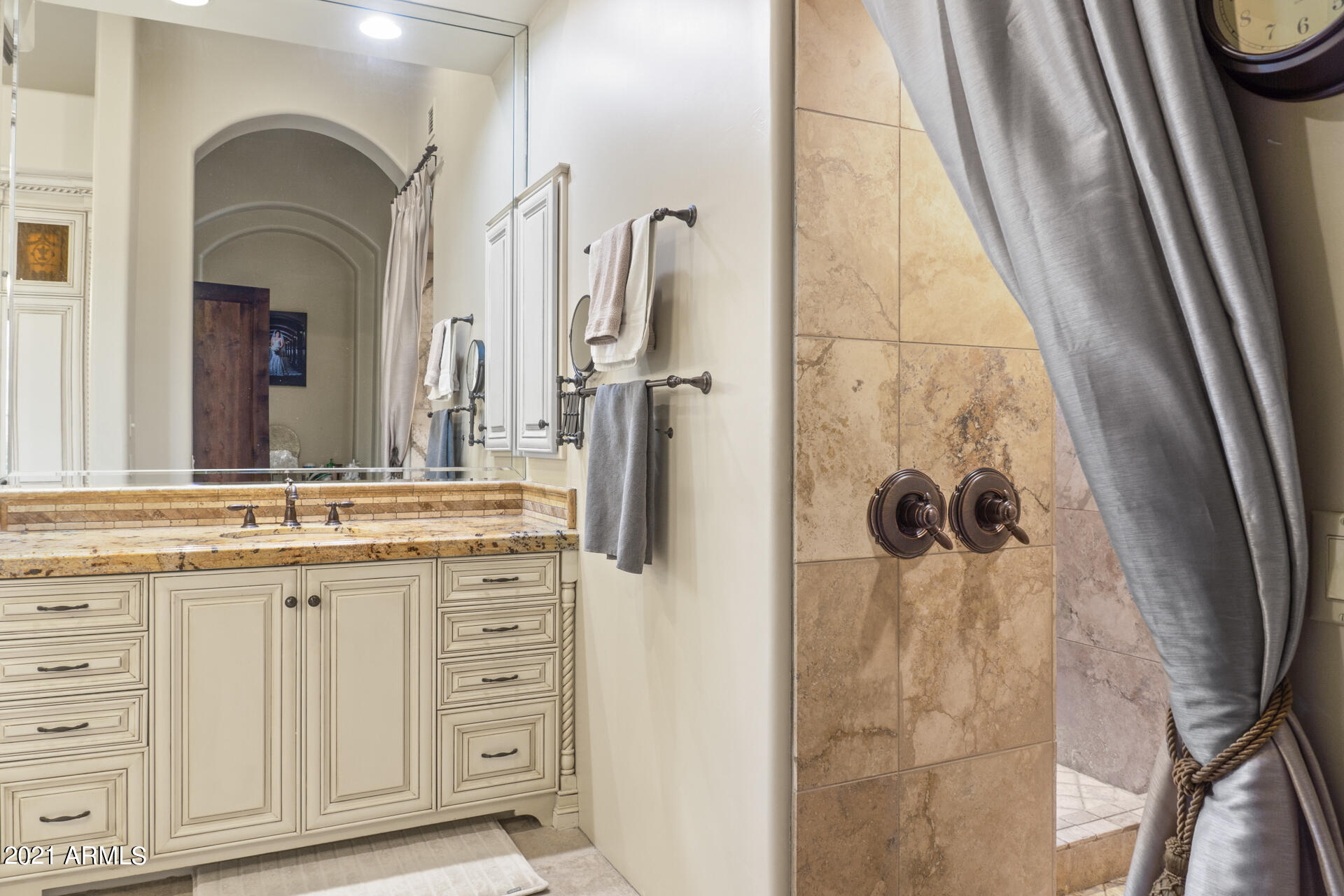 8865 East Wethersfield Road Scottsdale, AZ 85260 - Photo 24 of 50 Master bathroom