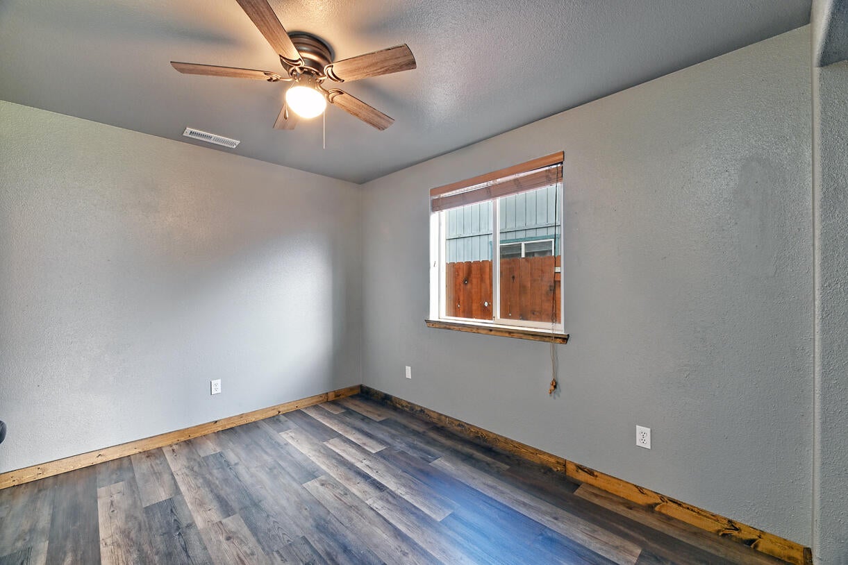 436 Mace Road Medford, OR 97501 - Photo 15 of 26 DSC_6455