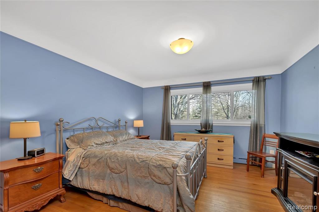 2403 East Square Lake Road Troy, MI 48085 - Photo 18 of 29