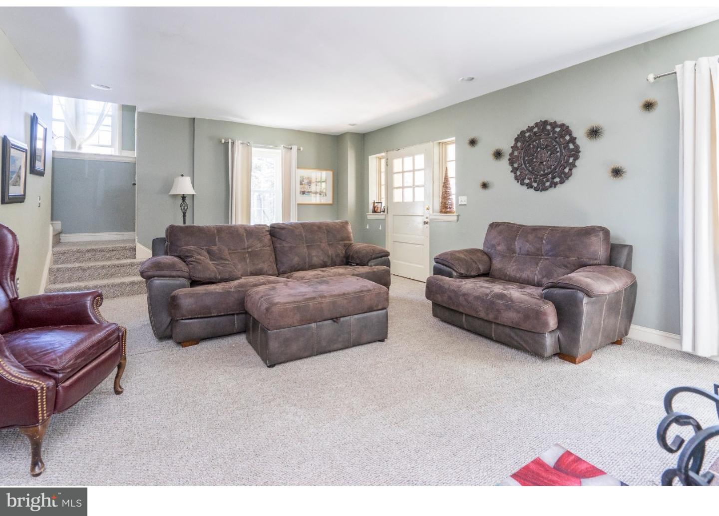 7207 Hilltop Road Upper Darby, PA 19082 - Photo 3 of 23