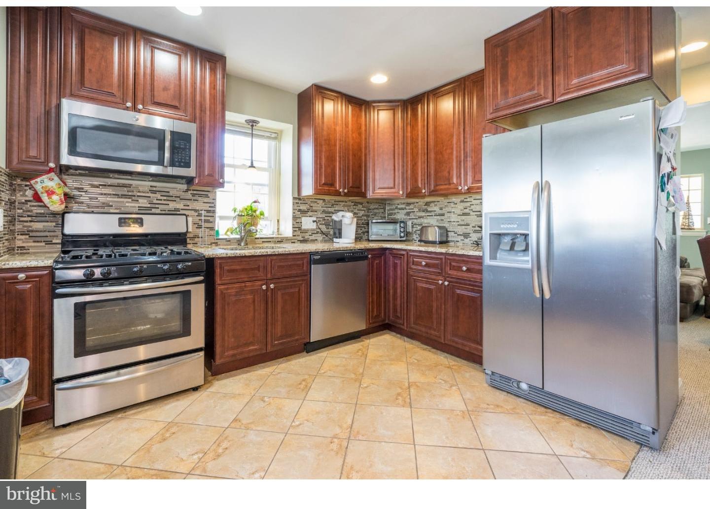 7207 Hilltop Road Upper Darby, PA 19082 - Photo 8 of 23