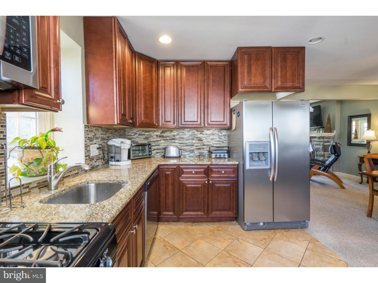 7207 Hilltop Road Upper Darby, PA 19082 - Photo 9 of 23