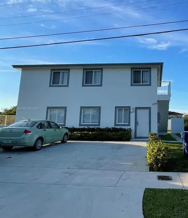 $2,800 | 2121 Northwest 72nd Street, Unit 2121, Miami, FL 33147