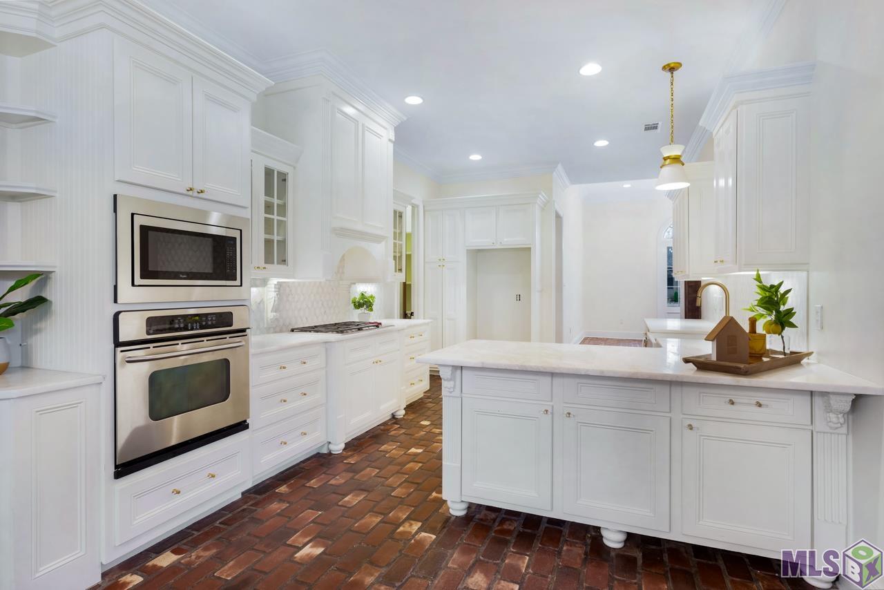 2912 Rue Dauphine Baton Rouge, LA 70810 - Photo 11 of 33 KITCHEN